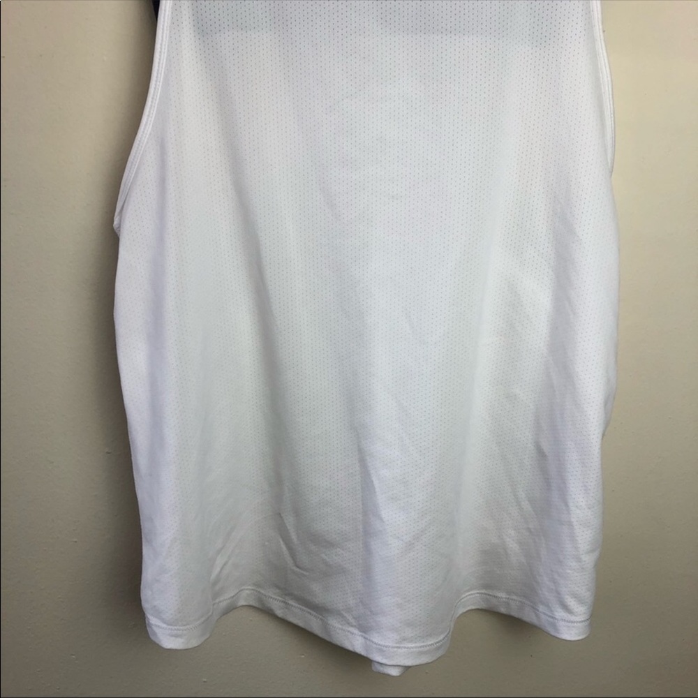 (3 for $24❣️) Under Armour Size S Loose Heat Gear Tank Top - Picture 3 of 8